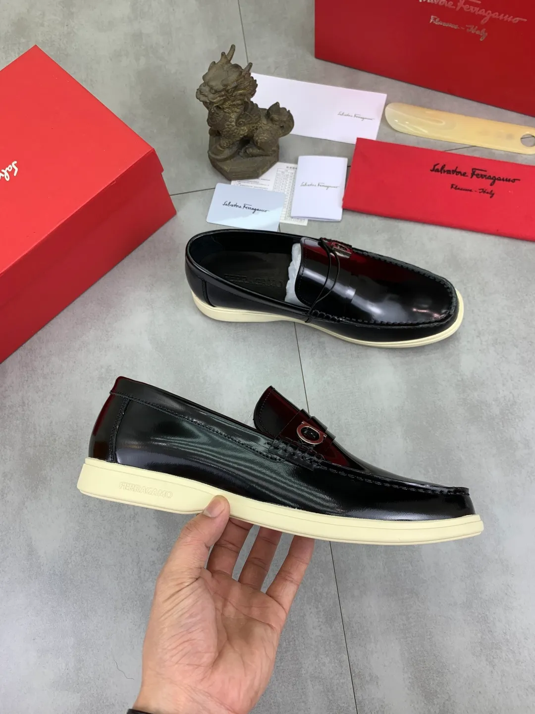 Men's Men's Shoes 💰P580💰[New Style] Water-dyed Niuli 🆘[Salvatore Ferragamo] Ferragamo's latest casual business leather shoes for men! Listed simultaneously! The fabric is made of specially imported original open-edge beaded calfskin, and the interior is made of imported water-dyed cowhide. It is absolutely luxurious and leads the fashion trend. Matching code: 38-44 (45 and 46 can be customized) Black, brown and burgundy colors available